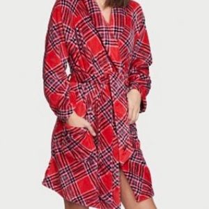 NWT cozy Robe Victoria Secret  woman, size M and L